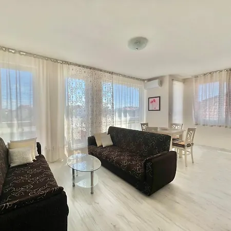 Sunny And Spacious - Quiet Area In By Flat Mаnager Apartment