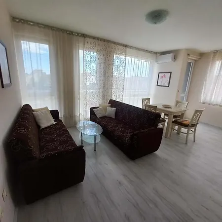 Apartment Sunny And Spacious - Quiet Area In By Flat Mаnager