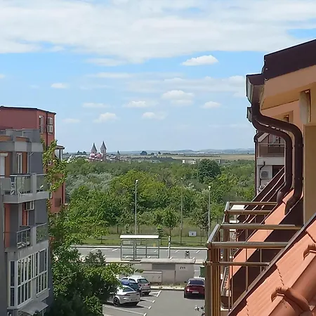 Sunny&spacious - Quiet Area In By Flat Mаnager