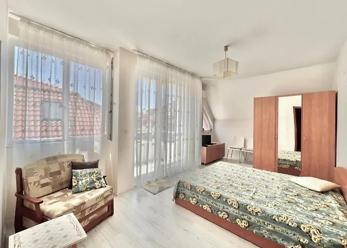 Sunny And Spacious - Quiet Area In By Flat Mаnager Apartment Nesebar