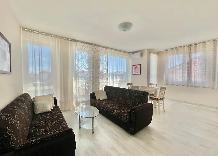 Sunny And Spacious - Quiet Area In By Flat Mаnager Apartment